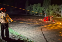 Chihuahua: Four people rescued from cargo truck swept away by river current in Bocoyna.